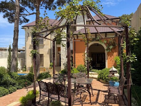 5 otaqlı həyət evi/bağ evi - Mərdəkan q. - 400 m²
