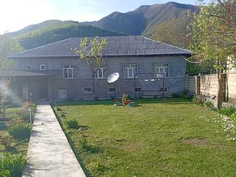 4 otaqlı həyət evi/bağ evi - Qax - 100 m²
