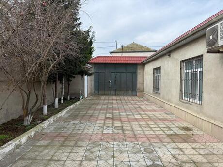 6 otaqlı həyət evi/bağ evi - Novxanı q. - 250 m²