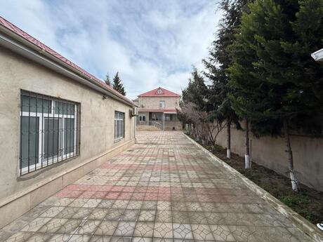 6 otaqlı həyət evi/bağ evi - Novxanı q. - 250 m²