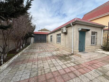 6 otaqlı həyət evi/bağ evi - Novxanı q. - 250 m²