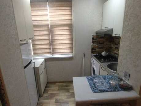 2 otaqlı köhnə tikili - İnşaatçılar m. - 50 m²