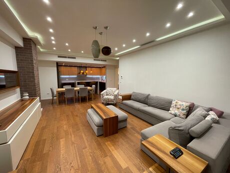 4 otaqlı yeni tikili - 28 May m. - 190 m²