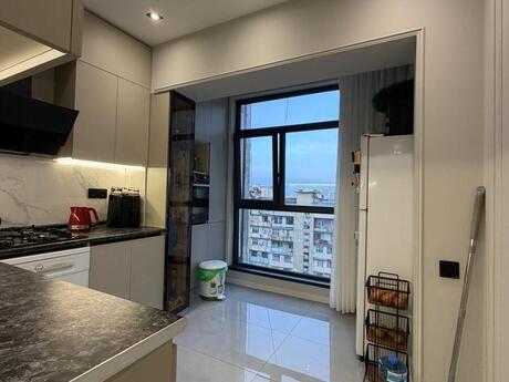 5 otaqlı köhnə tikili - İnşaatçılar m. - 120 m²