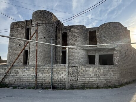 14 otaqlı həyət evi/bağ evi - Şüvəlan q. - 303 m²