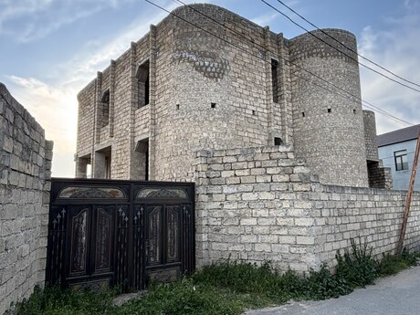 14 otaqlı həyət evi/bağ evi - Şüvəlan q. - 303 m²