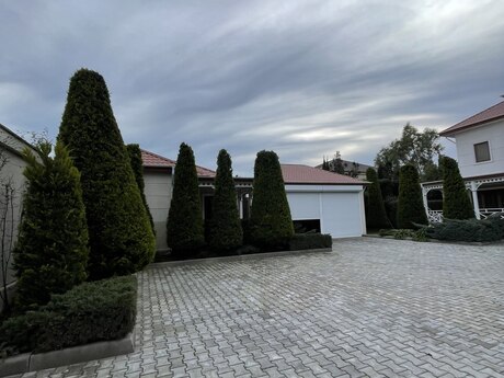 5 otaqlı həyət evi/bağ evi - Mərdəkan q. - 400 m²