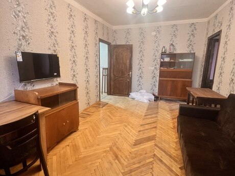 2 otaqlı köhnə tikili - İnşaatçılar m. - 60 m²