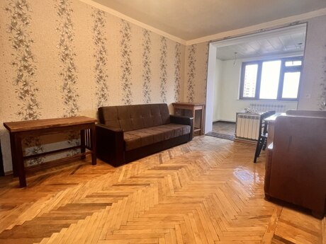 2 otaqlı köhnə tikili - İnşaatçılar m. - 60 m²