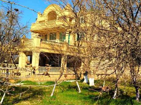 8 otaqlı həyət evi/bağ evi - Novxanı q. - 515 m²