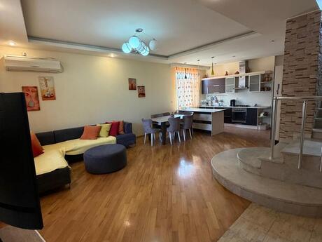 6 otaqlı həyət evi/bağ evi - Sea Breeze q. - 330 m²