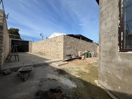 6 otaqlı həyət evi/bağ evi - Şüvəlan q. - 248 m²
