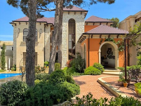 5 otaqlı həyət evi/bağ evi - Mərdəkan q. - 420 m²