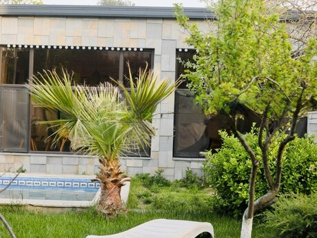 4 otaqlı həyət evi/bağ evi - Mərdəkan q. - 200 m²