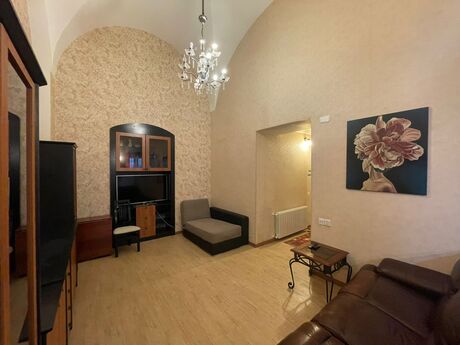 3 otaqlı köhnə tikili - İçəri Şəhər m. - 80 m²