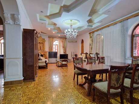 7 otaqlı həyət evi/bağ evi - Dərnəgül m. - 450 m²