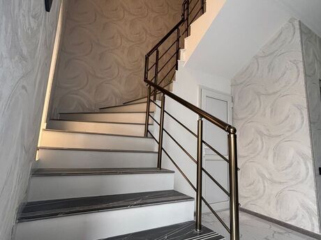 5 otaqlı həyət evi/bağ evi - Qaraçuxur q. - 140 m²