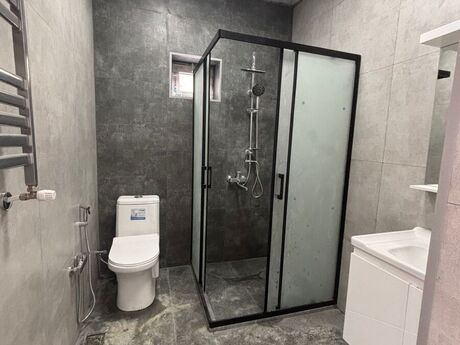 5 otaqlı həyət evi/bağ evi - Qaraçuxur q. - 140 m²
