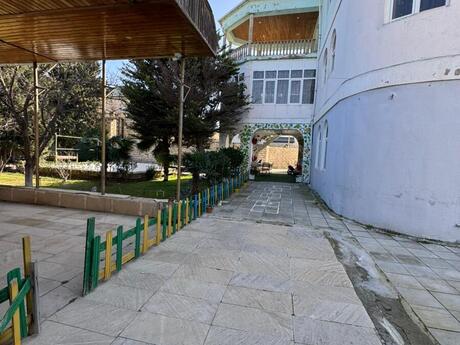 7 otaqlı həyət evi/bağ evi - Mərdəkan q. - 500 m²