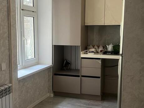 3 otaqlı köhnə tikili - İnşaatçılar m. - 65 m²
