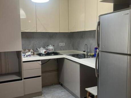 3 otaqlı köhnə tikili - İnşaatçılar m. - 65 m²