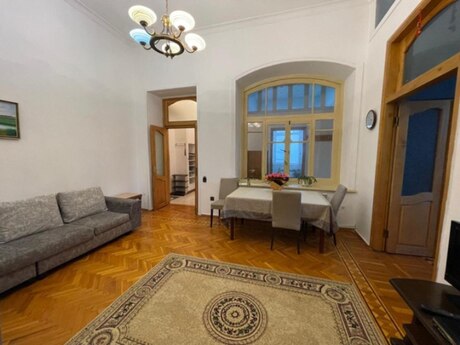 3 otaqlı köhnə tikili - 28 May m. - 85 m²