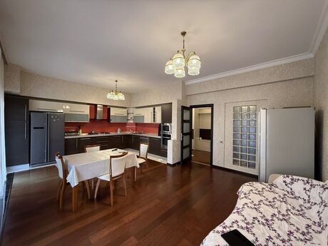 4 otaqlı yeni tikili - Nəsimi r. - 212 m²