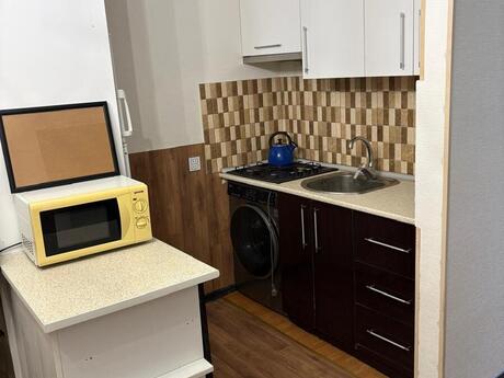 2 otaqlı köhnə tikili - İnşaatçılar m. - 40 m²