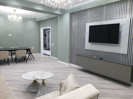 3-комн. новостройка - м. 28 мая - 150 м²