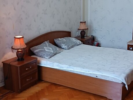 2 otaqlı köhnə tikili - İçəri Şəhər m. - 80 m²