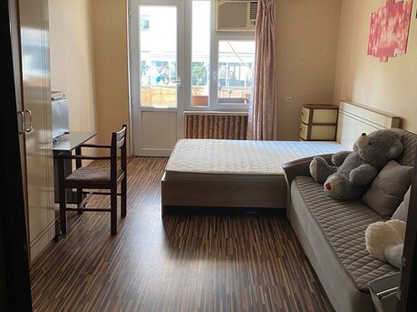 3-комн. вторичка - м. Элмляр Академиясы - 70 м²