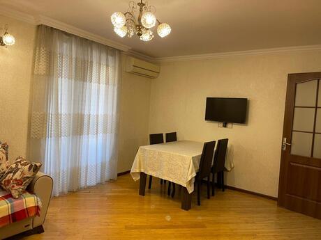 1-комн. вторичка - м. Элмляр Академиясы - 40 м²