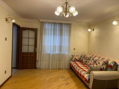 1-комн. вторичка - м. Элмляр Академиясы - 40 м²