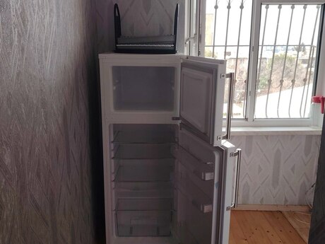 3 otaqlı köhnə tikili - Elmlər Akademiyası m. - 70 m²