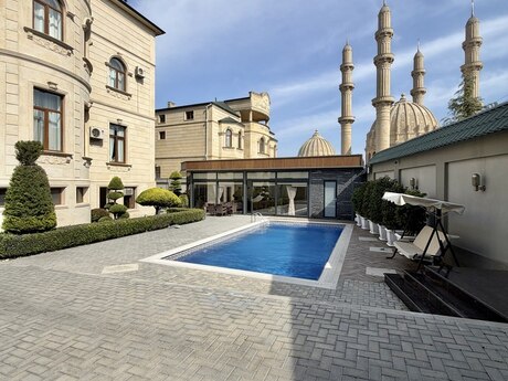 7 otaqlı həyət evi/bağ evi - Nəsimi m. - 1280 m²