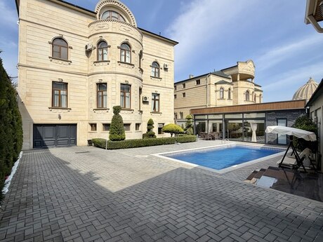 7 otaqlı həyət evi/bağ evi - Nəsimi m. - 1280 m²