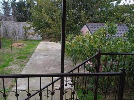 6 otaqlı həyət evi/bağ evi - Novxanı q. - 200 m²