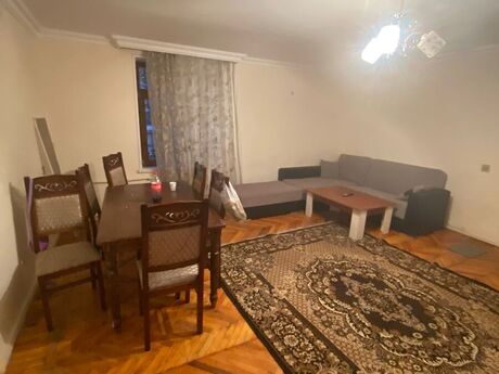 3 otaqlı köhnə tikili - 8-ci mikrorayon q. - 70 m²