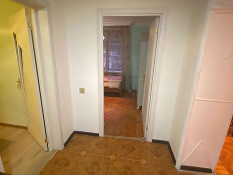 3 otaqlı köhnə tikili - 8-ci mikrorayon q. - 70 m²