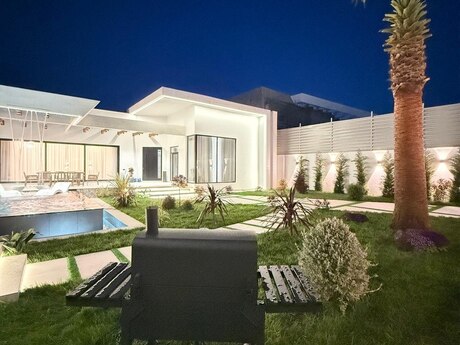 5 otaqlı həyət evi/bağ evi - Mərdəkan q. - 220 m²
