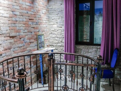 4 otaqlı həyət evi/bağ evi - Novxanı q. - 200 m²