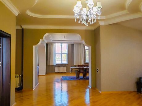 6 otaqlı həyət evi/bağ evi - Badamdar q. - 510 m²