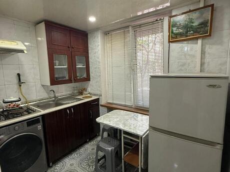 2 otaqlı köhnə tikili - Elmlər Akademiyası m. - 60 m²