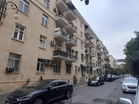 3 otaqlı köhnə tikili - İçəri Şəhər m. - 77 m²