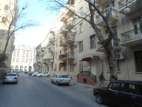 3 otaqlı köhnə tikili - İçəri Şəhər m. - 77 m²