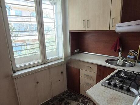 1 otaqlı köhnə tikili - Elmlər Akademiyası m. - 37 m²