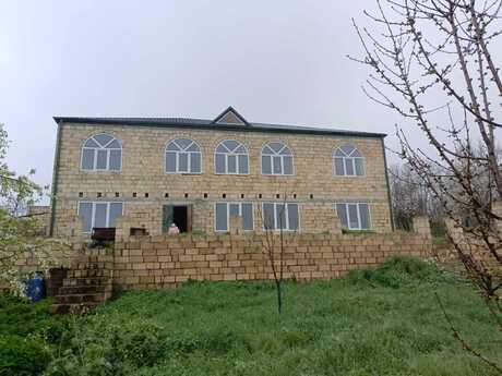 8 otaqlı həyət evi/bağ evi - Quba - 221 m²
