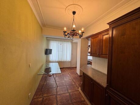 4 otaqlı mənzil, 200 m², Nizami: 420 000 ₼ 5