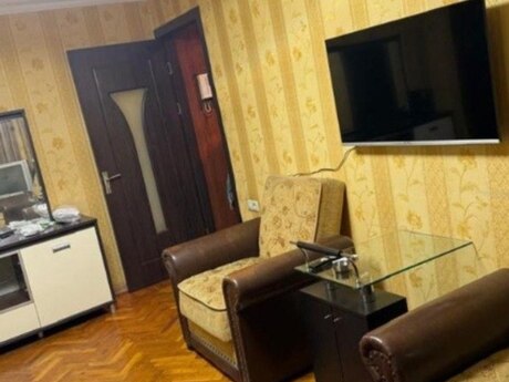 2 otaqlı köhnə tikili - Ağ şəhər q. - 50 m²