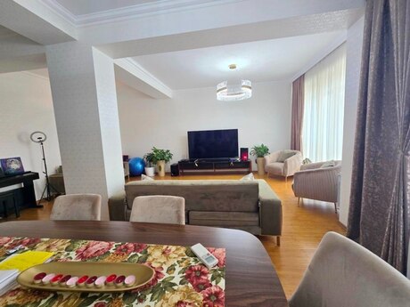 4 otaqlı yeni tikili - 20 Yanvar m. - 205 m²